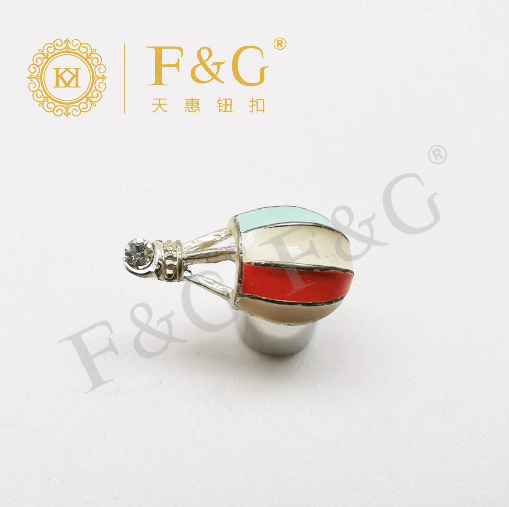 Fashion brooch