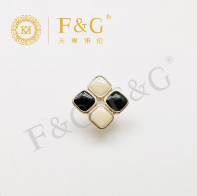 Fashion brooch